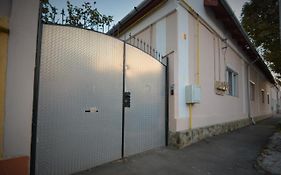 Yox Apartment 6
