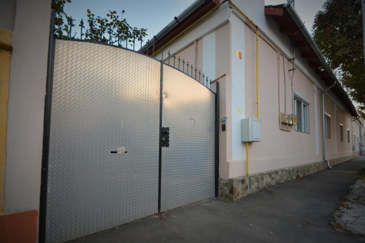 Yox Apartment 6 Oradea Exterior foto